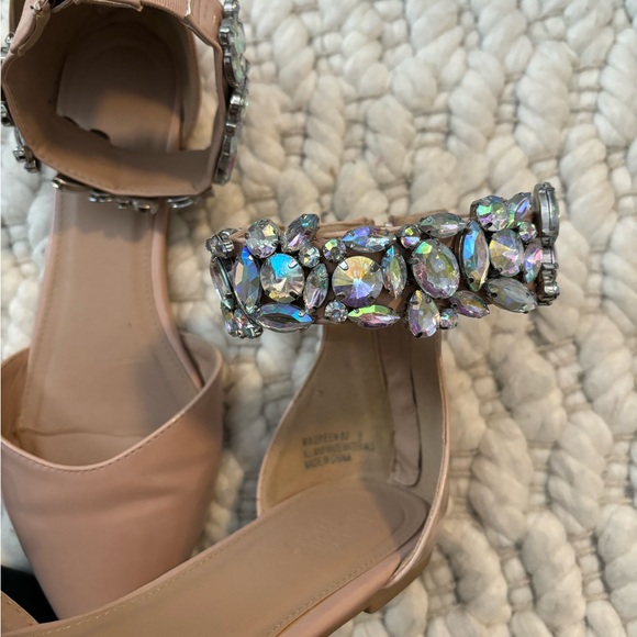 Women’s Jeweled Patent Leather Sandals Size 9 - Picture 2 of 4